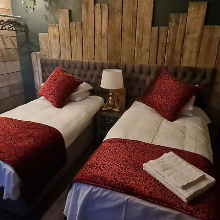 The Waterside Bar, Rooms & Restaurant Swinton  Pokoj fotografie