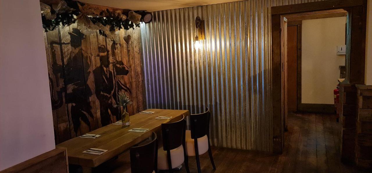 The Waterside Bar, Rooms & Restaurant Swinton  Exteriér fotografie