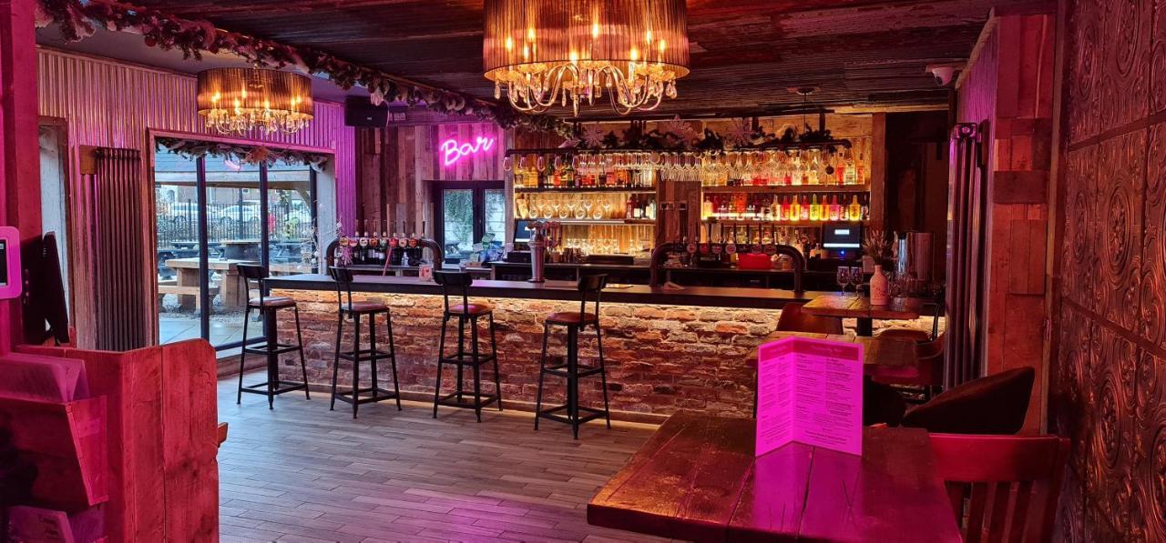 The Waterside Bar, Rooms & Restaurant Swinton  Exteriér fotografie