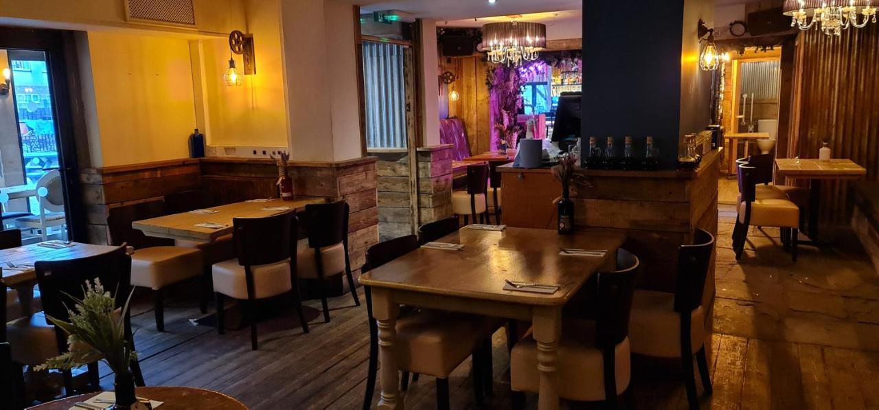 The Waterside Bar, Rooms & Restaurant Swinton  Exteriér fotografie
